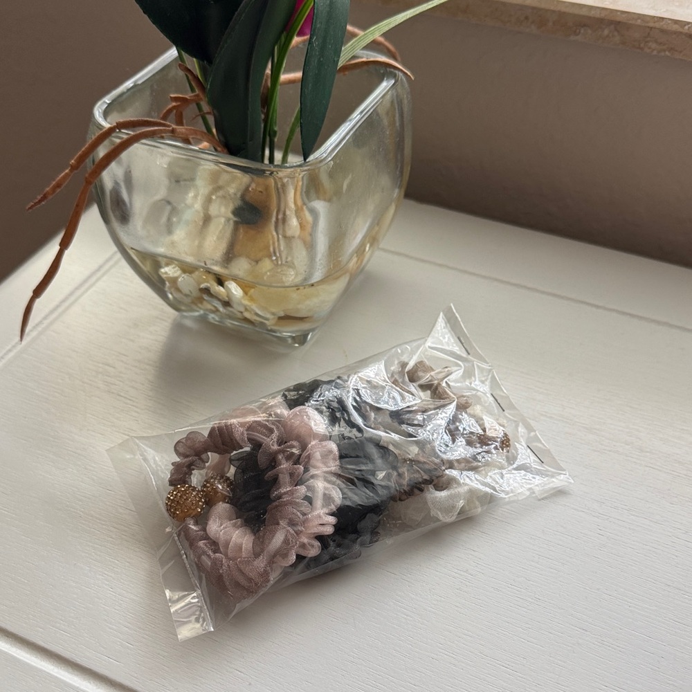 6 Assorted Hair Scrunchies Set